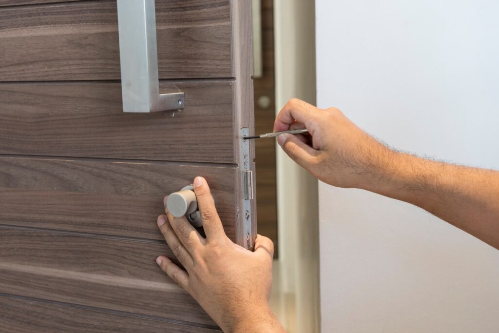 Does A Commercial Locksmith Offer 24-hour Service